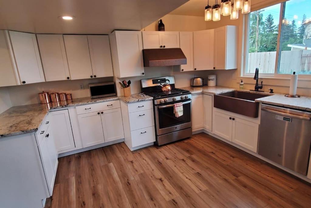Luxury Dt Cottage - Free Parking - Self Check-In Anchorage Buitenkant foto